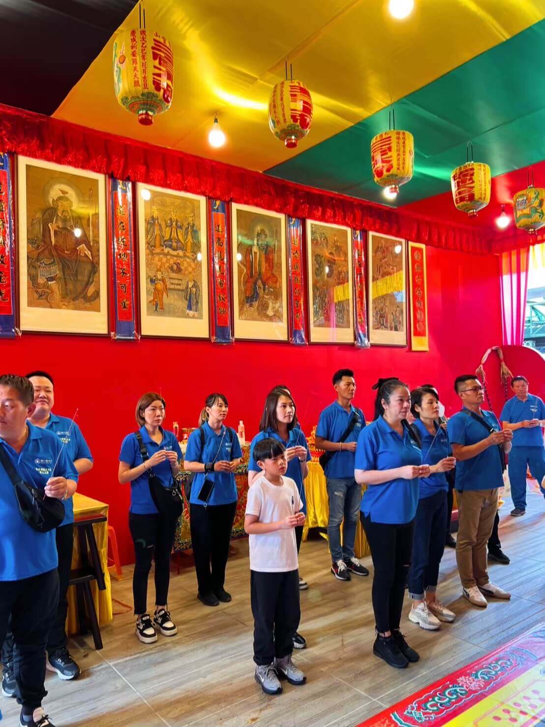 煙島元帥指定供品-金莎巧克力與奧利多水